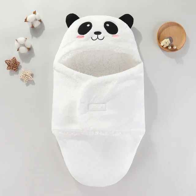 Nid d'ange blanc à capuche panda en polaire douce pour garder le nouveau-né bien au chaud.