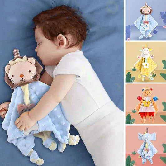 bebe dort avec son doudou bébé garçon prefere