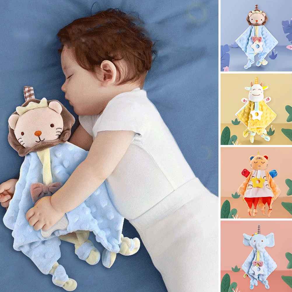 bebe dort avec son doudou prefere