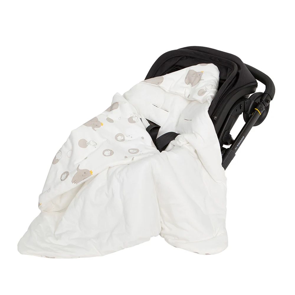 couverture enveloppante au motif elephant gris ideale comme nid d ange siege auto pour garder bebe au chaud