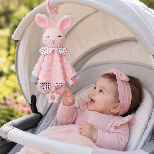 doudou bébé fille suspendu a la poussette ideal pour toutes les sorties pour rassurer le bebe lors des promenades