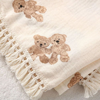 Gros plan couverture bébé douce à motifs ours avec bordures à franges