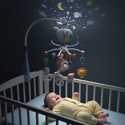 Mobile musical bébé projetant des étoiles et une lune lumineuse au-dessus du lit