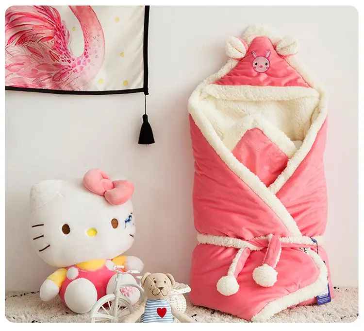 nid d ange bebe rose avec interieur moelleux capuche a oreilles et fermeture pratique pour l hiver