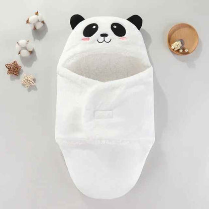 Nid d'ange blanc à capuche panda en polaire douce pour garder le nouveau-né bien au chaud.
