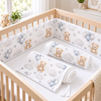 tour de lit respirant motif ours presente en deux pieces dans un lit bebe