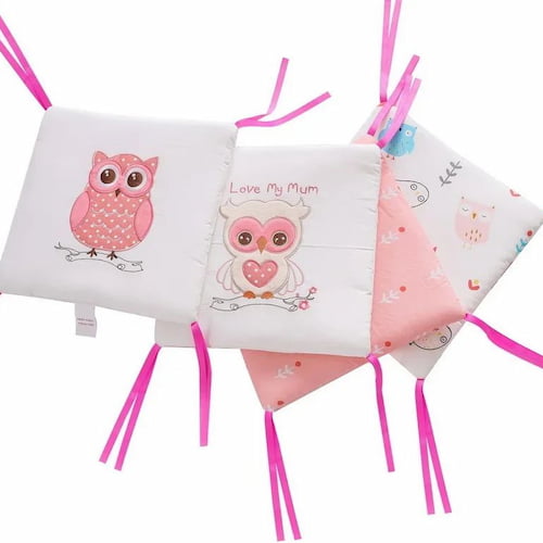 Tour de lit rose avec motifs hiboux et rubans roses présenté à plat