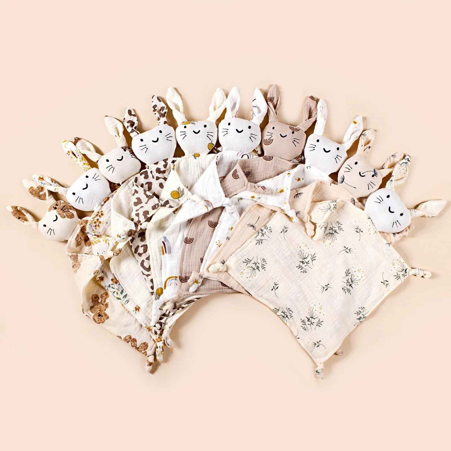 une jolie collection des doudous a pois legers