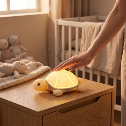 Veilleuse tortue en silicone rechargeable allumée d'une simple pression pour éclairer la chambre de bébé